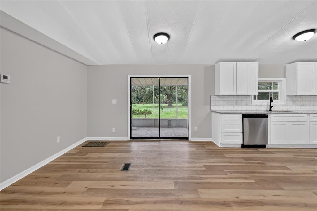 For Sale: $319,900 (4 beds, 3 baths, 1683 Square Feet)