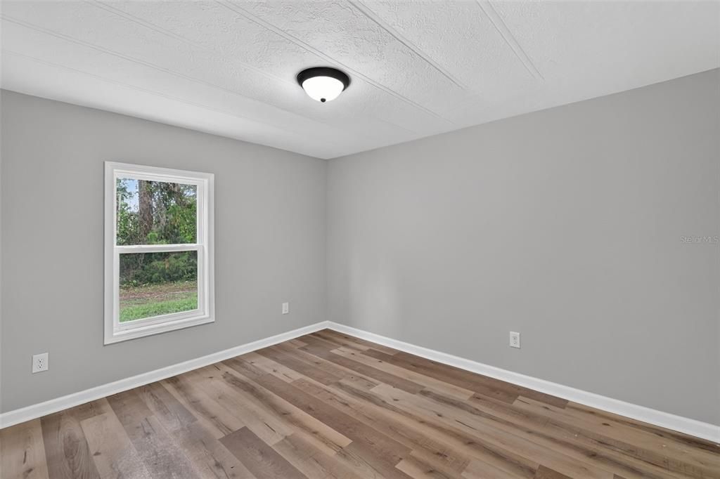 For Sale: $319,900 (4 beds, 3 baths, 1683 Square Feet)