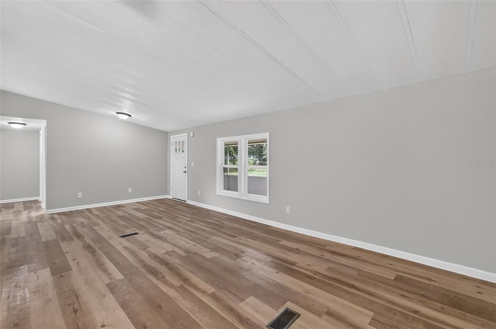 For Sale: $319,900 (4 beds, 3 baths, 1683 Square Feet)