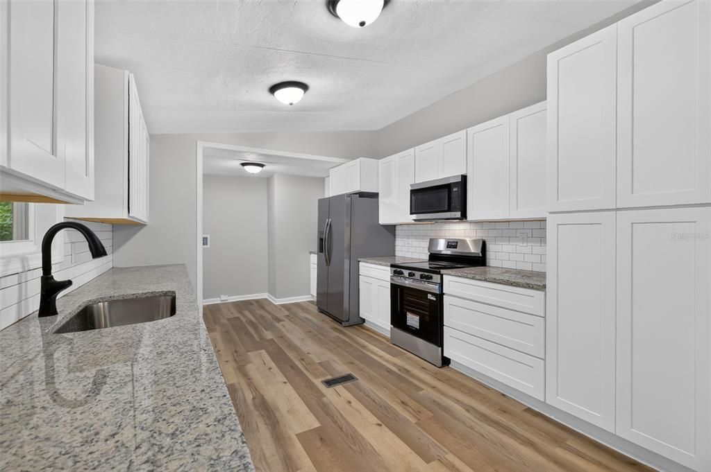 For Sale: $319,900 (4 beds, 3 baths, 1683 Square Feet)