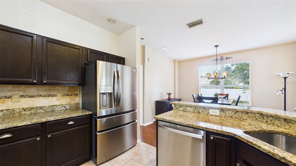 На продажу: $389,900 (3 спален, 2 ванн, 1723 Квадратных фут)