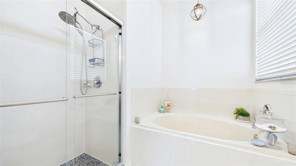 На продажу: $389,900 (3 спален, 2 ванн, 1723 Квадратных фут)