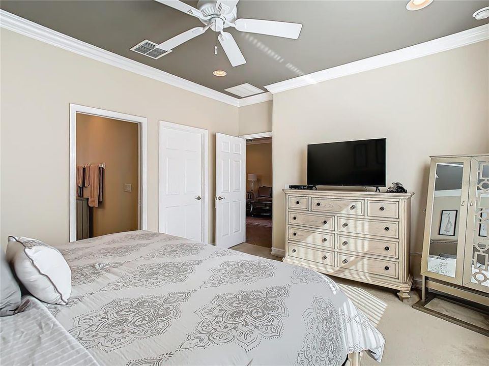 For Sale: $325,000 (3 beds, 2 baths, 1800 Square Feet)