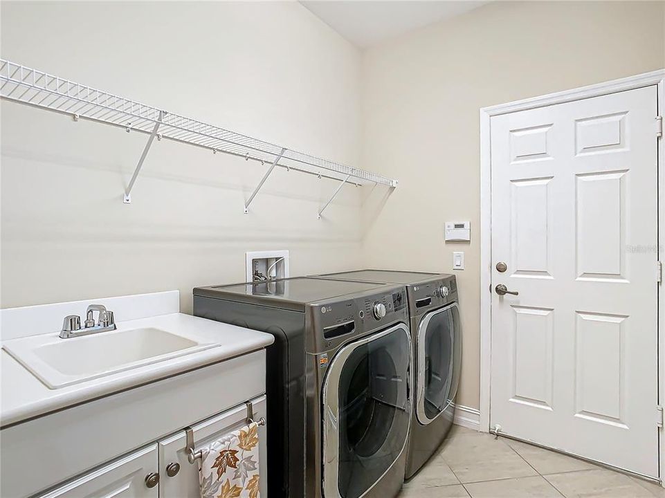 For Sale: $325,000 (3 beds, 2 baths, 1800 Square Feet)