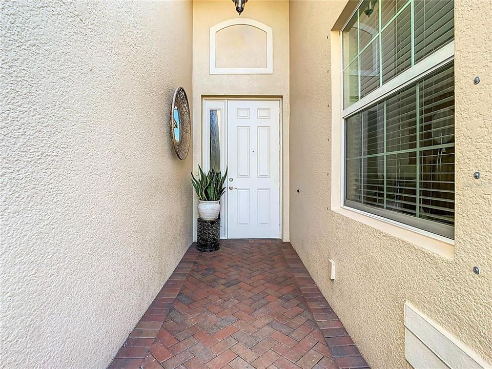 For Sale: $325,000 (3 beds, 2 baths, 1800 Square Feet)