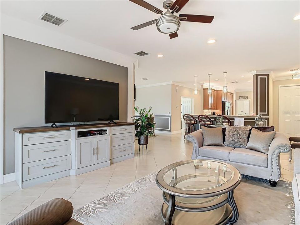 For Sale: $325,000 (3 beds, 2 baths, 1800 Square Feet)