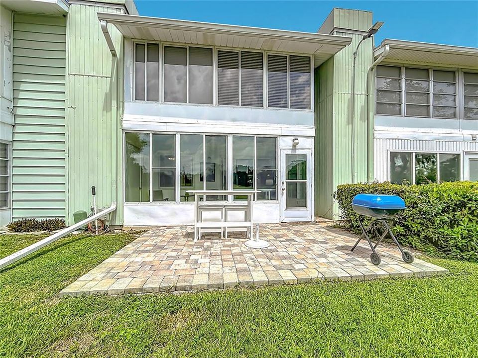 For Sale: $110,000 (1 beds, 1 baths, 844 Square Feet)