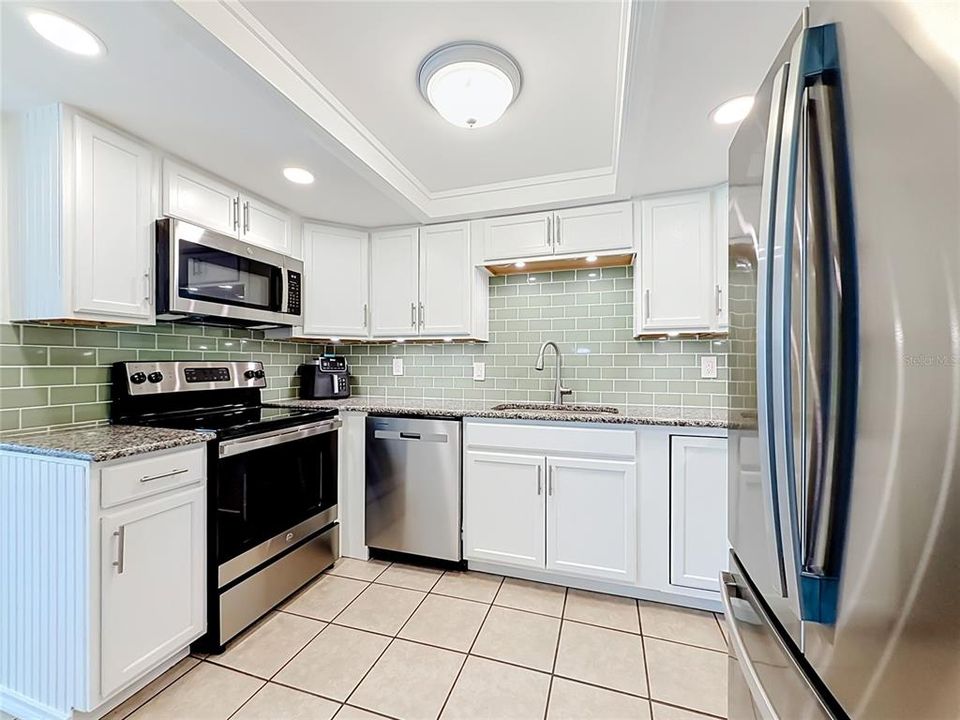 For Sale: $110,000 (1 beds, 1 baths, 844 Square Feet)