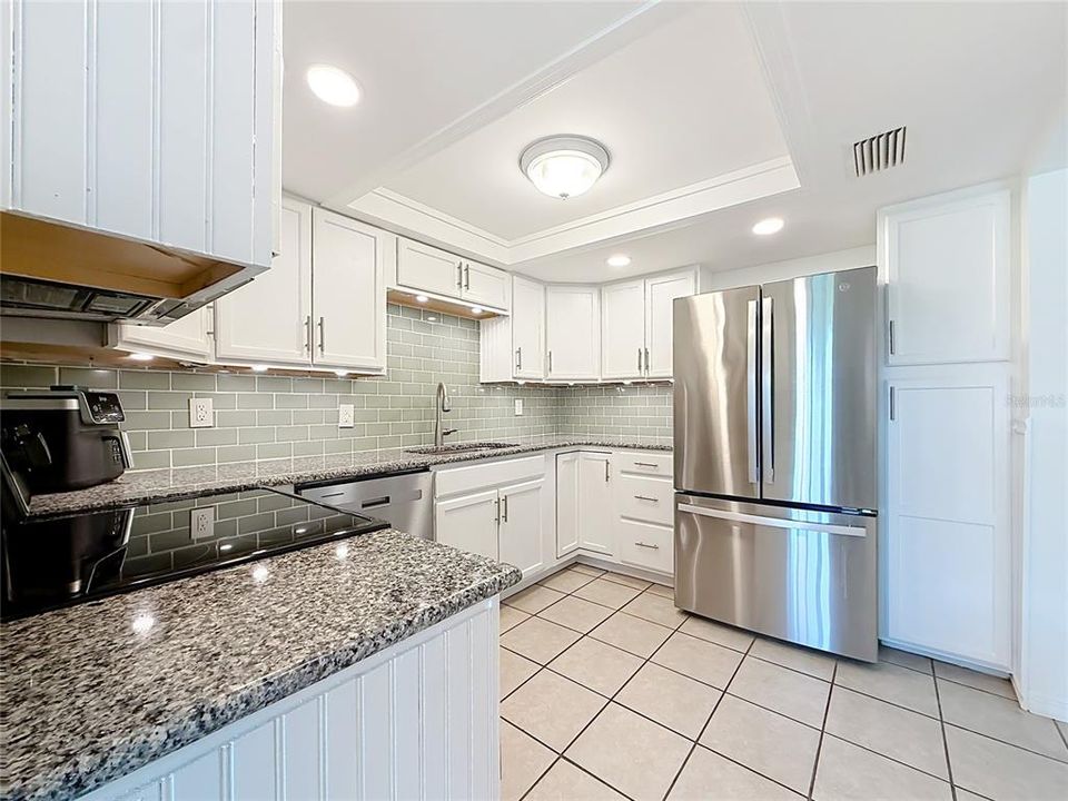 For Sale: $110,000 (1 beds, 1 baths, 844 Square Feet)
