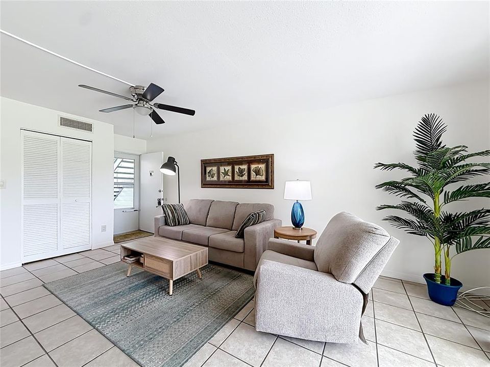 For Sale: $110,000 (1 beds, 1 baths, 844 Square Feet)