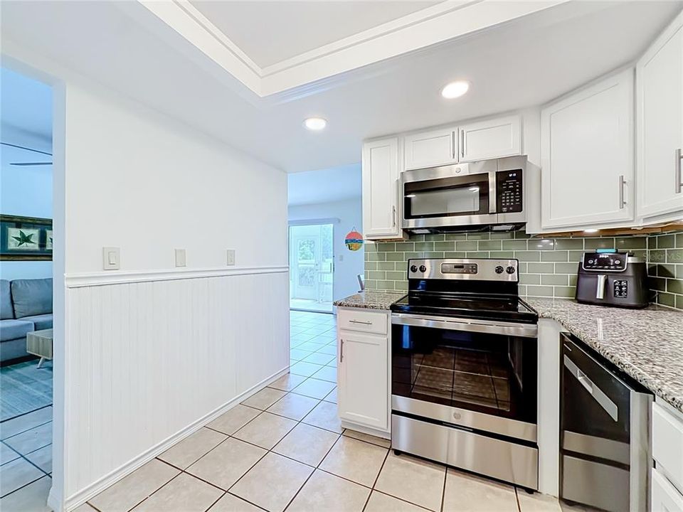 For Sale: $110,000 (1 beds, 1 baths, 844 Square Feet)