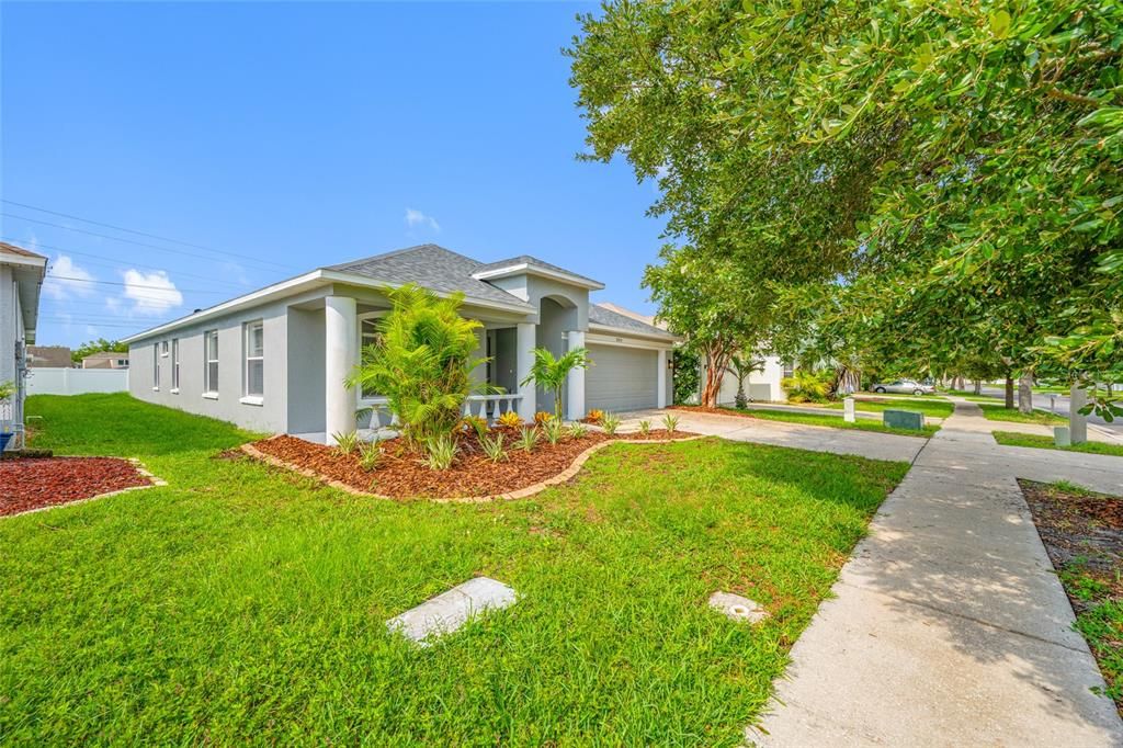 Active With Contract: $389,000 (4 beds, 2 baths, 2070 Square Feet)