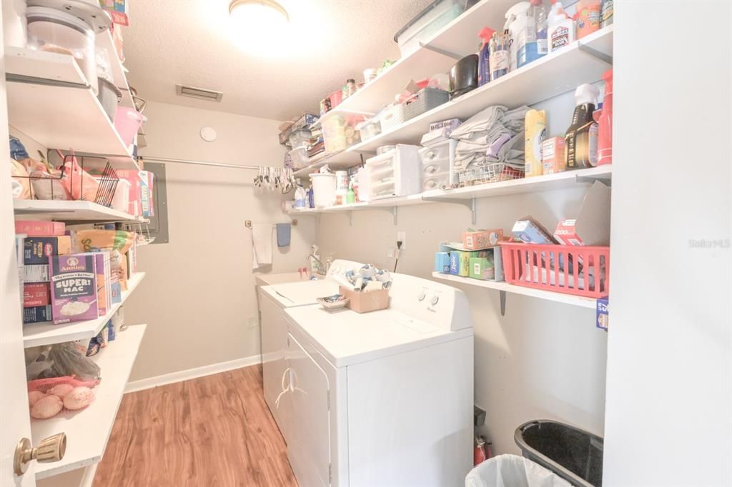 En Venta: $375,000 (4 camas, 2 baños, 1843 Pies cuadrados)