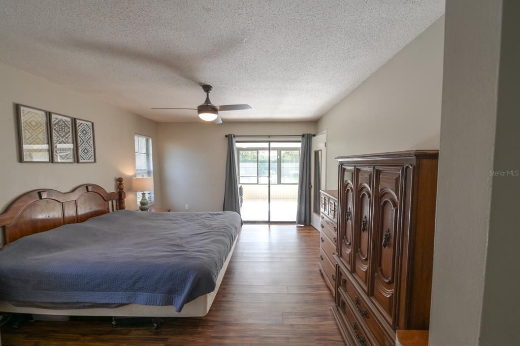 En Venta: $375,000 (4 camas, 2 baños, 1843 Pies cuadrados)