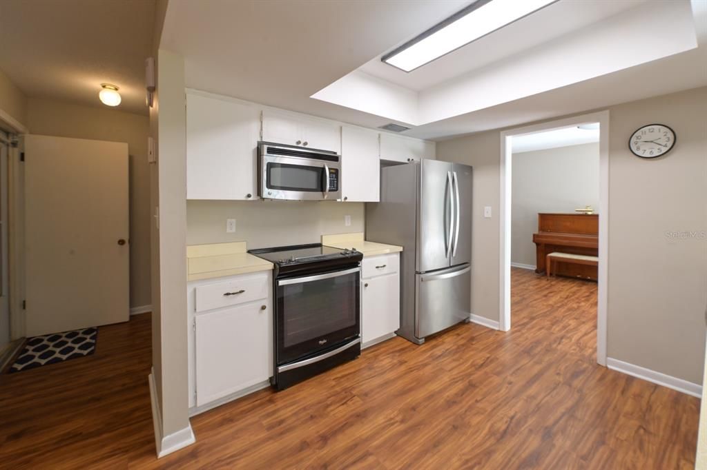 En Venta: $375,000 (4 camas, 2 baños, 1843 Pies cuadrados)