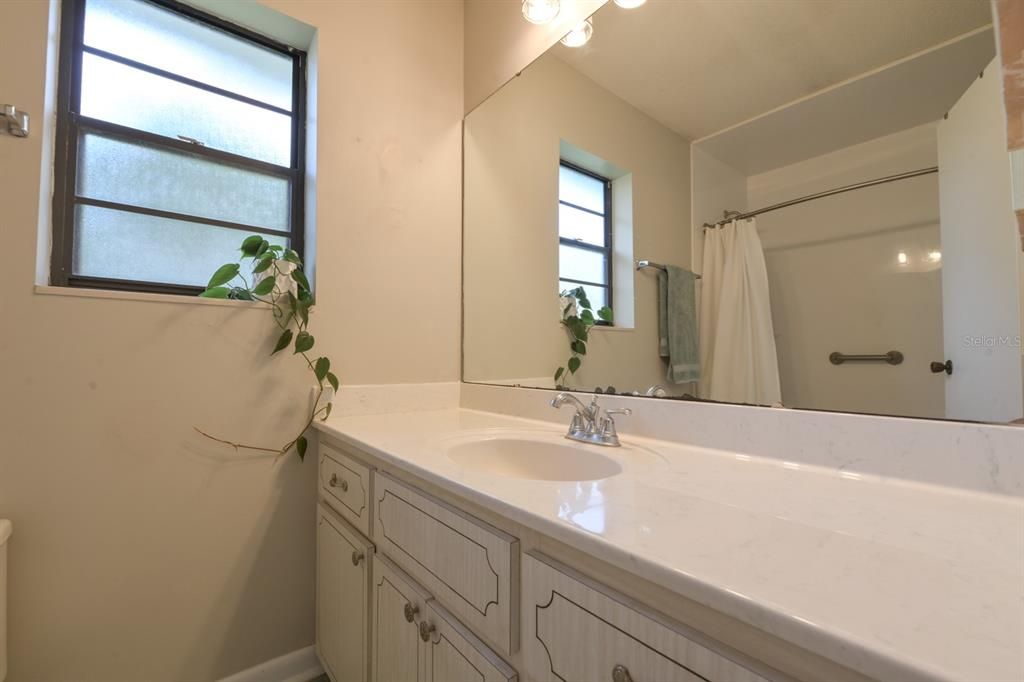 En Venta: $375,000 (4 camas, 2 baños, 1843 Pies cuadrados)