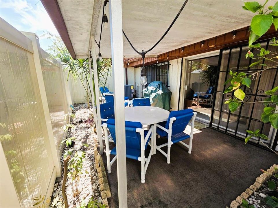 На продажу: $175,000 (2 спален, 1 ванн, 960 Квадратных фут)