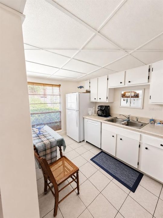 На продажу: $175,000 (2 спален, 1 ванн, 960 Квадратных фут)