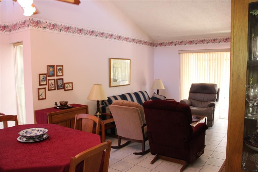 На продажу: $175,000 (2 спален, 1 ванн, 960 Квадратных фут)