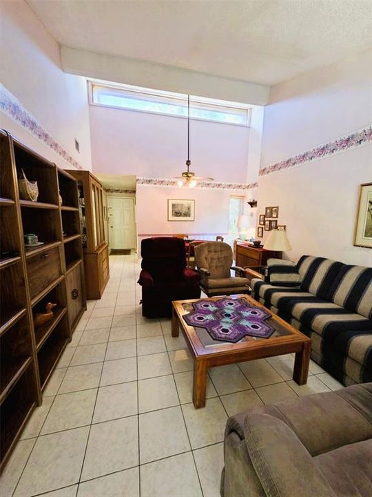 На продажу: $175,000 (2 спален, 1 ванн, 960 Квадратных фут)