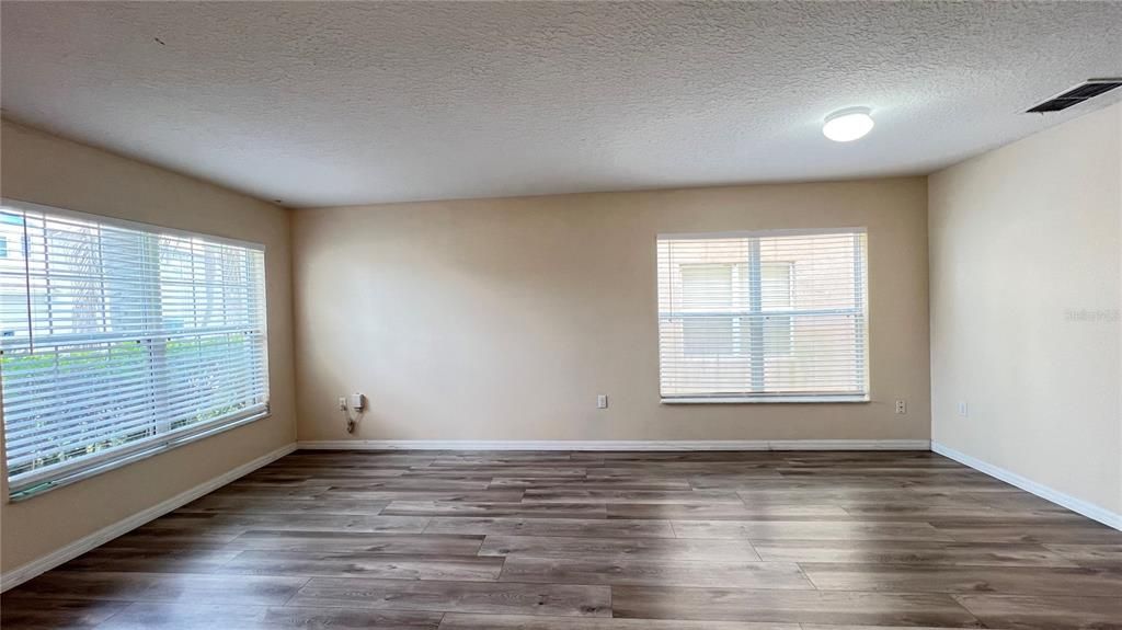 En Renta: $2,800 (5 camas, 3 baños, 3053 Pies cuadrados)