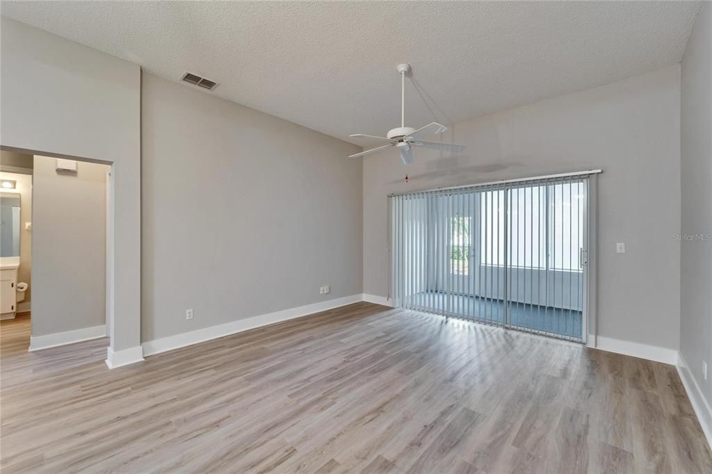 В аренду: $1,600 (2 спален, 1 ванн, 968 Квадратных фут)