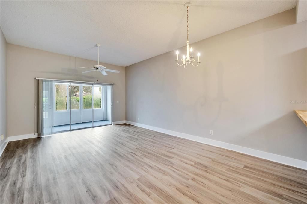 В аренду: $1,600 (2 спален, 1 ванн, 968 Квадратных фут)