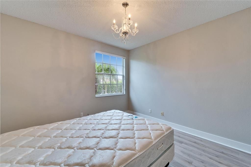 В аренду: $1,600 (2 спален, 1 ванн, 968 Квадратных фут)