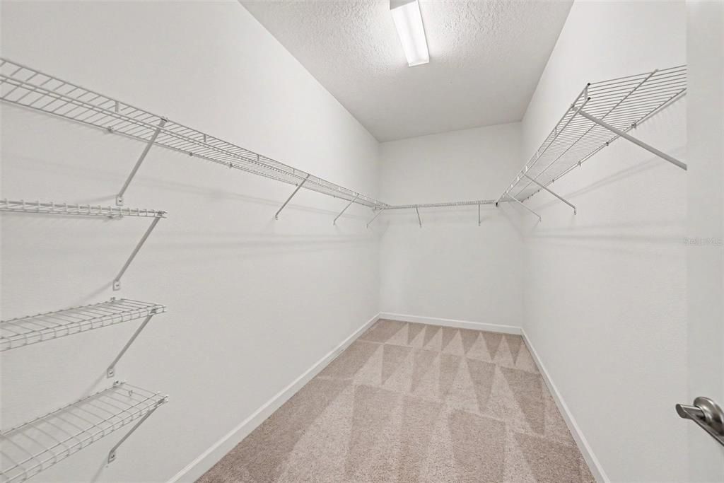 En Venta: $439,900 (4 camas, 2 baños, 2560 Pies cuadrados)