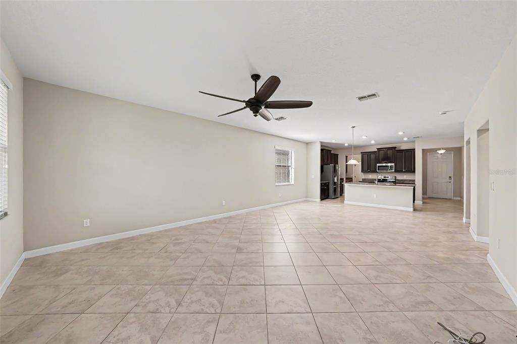 En Venta: $439,900 (4 camas, 2 baños, 2560 Pies cuadrados)