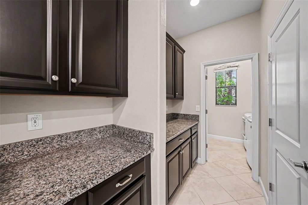 En Venta: $439,900 (4 camas, 2 baños, 2560 Pies cuadrados)