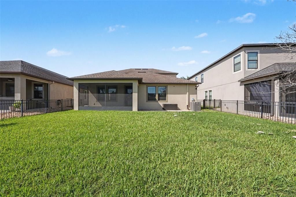 En Venta: $439,900 (4 camas, 2 baños, 2560 Pies cuadrados)
