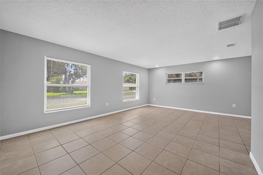 En Venta: $369,900 (3 camas, 2 baños, 1584 Pies cuadrados)