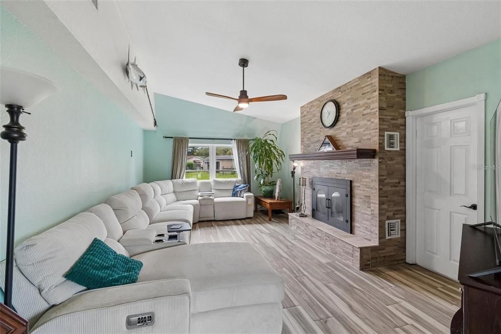 На продажу: $399,000 (4 спален, 3 ванн, 2875 Квадратных фут)