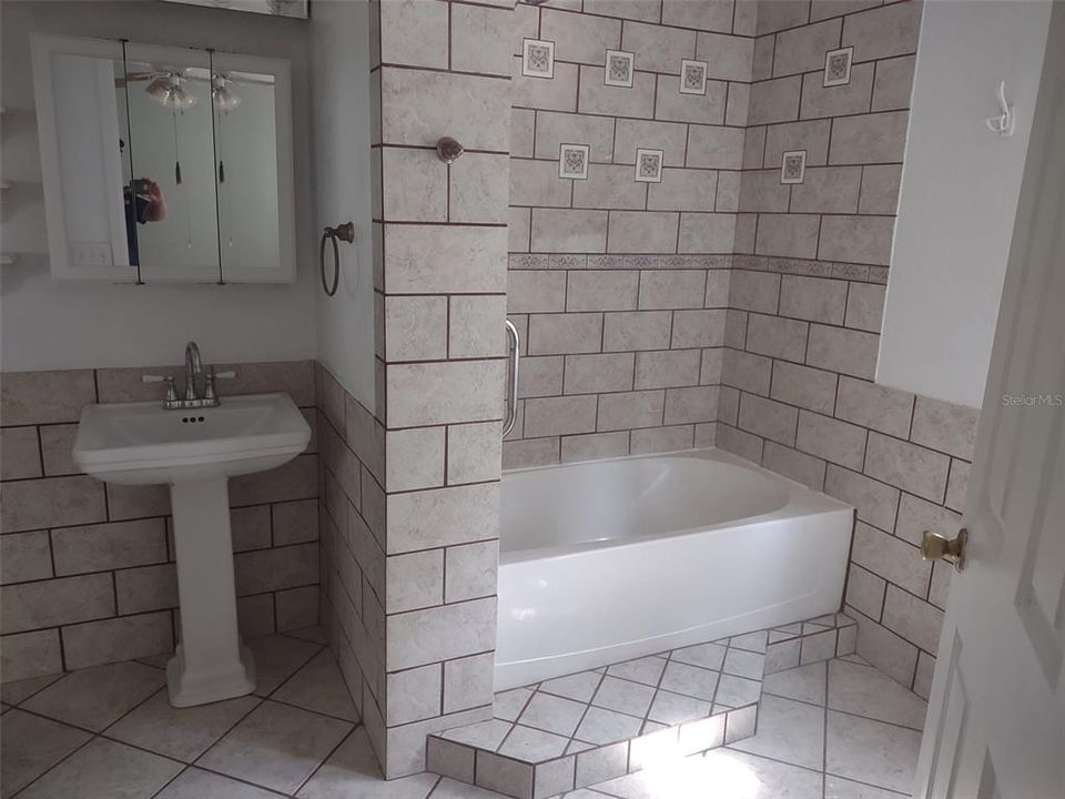 На продажу: $285,000 (5 спален, 3 ванн, 2094 Квадратных фут)