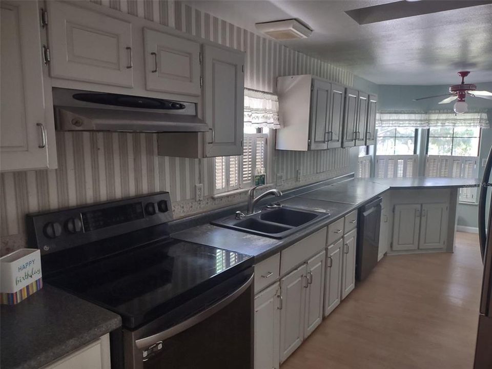 На продажу: $285,000 (5 спален, 3 ванн, 2094 Квадратных фут)
