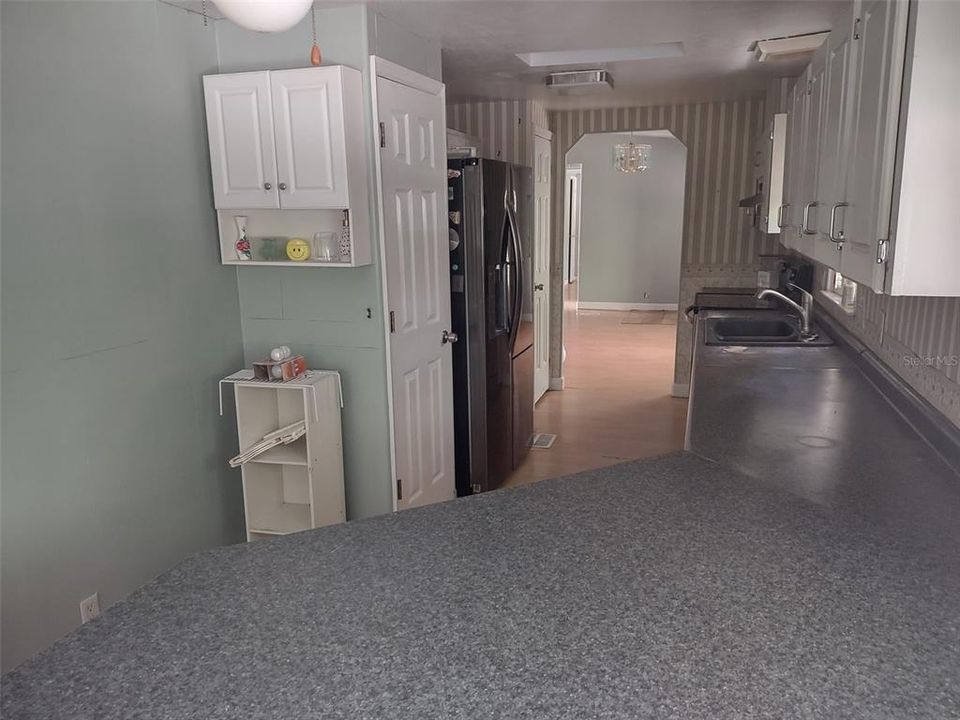На продажу: $285,000 (5 спален, 3 ванн, 2094 Квадратных фут)