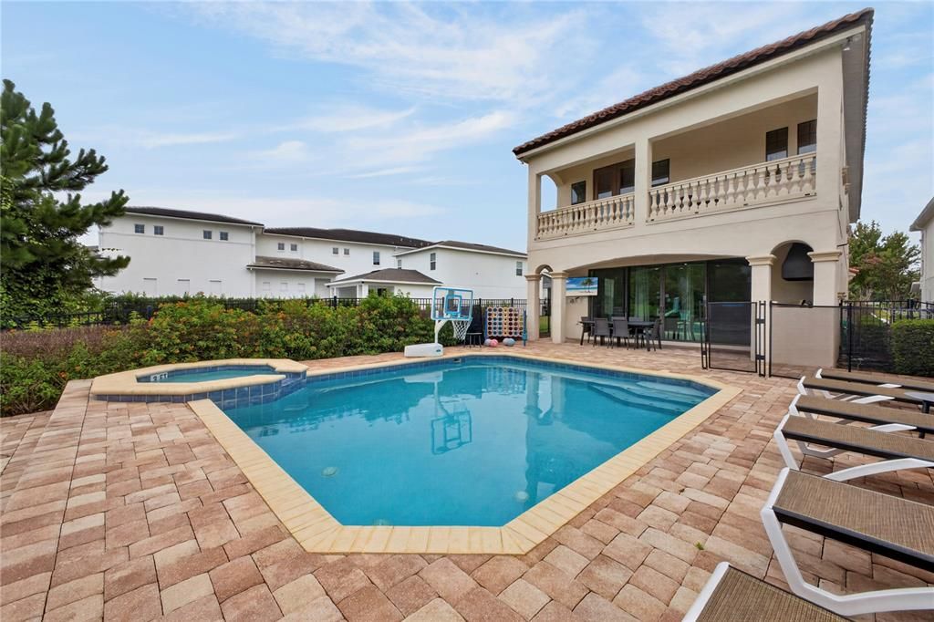 En Venta: $980,000 (5 camas, 5 baños, 3203 Pies cuadrados)
