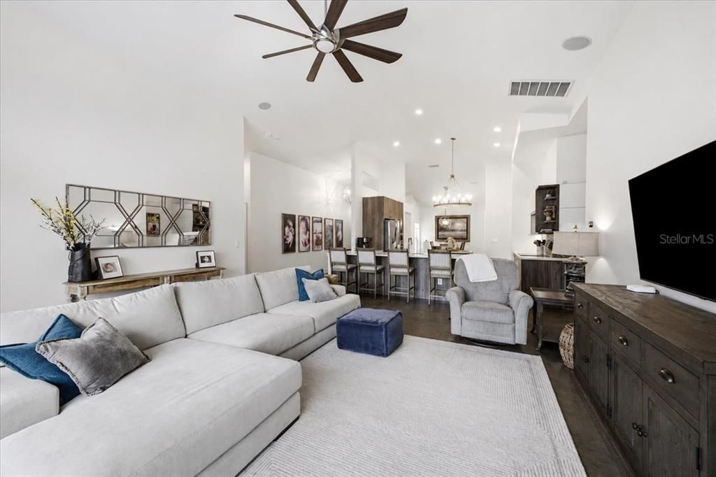 En Venta: $919,900 (4 camas, 3 baños, 2412 Pies cuadrados)