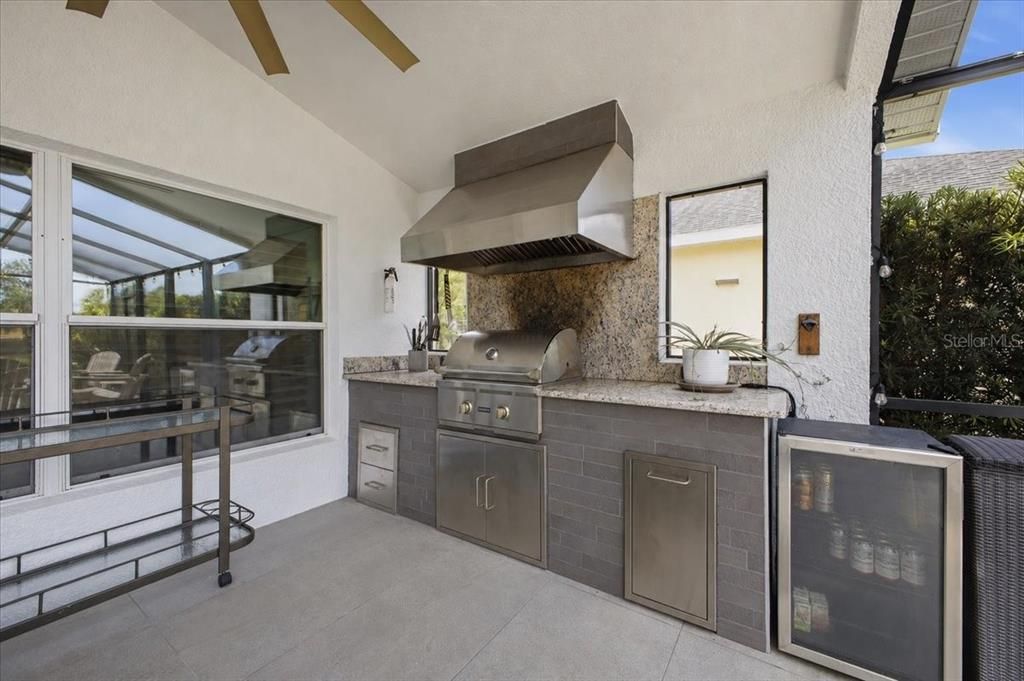 En Venta: $919,900 (4 camas, 3 baños, 2412 Pies cuadrados)