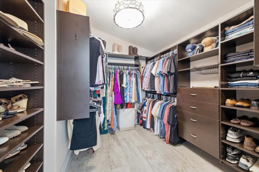 En Venta: $919,900 (4 camas, 3 baños, 2412 Pies cuadrados)