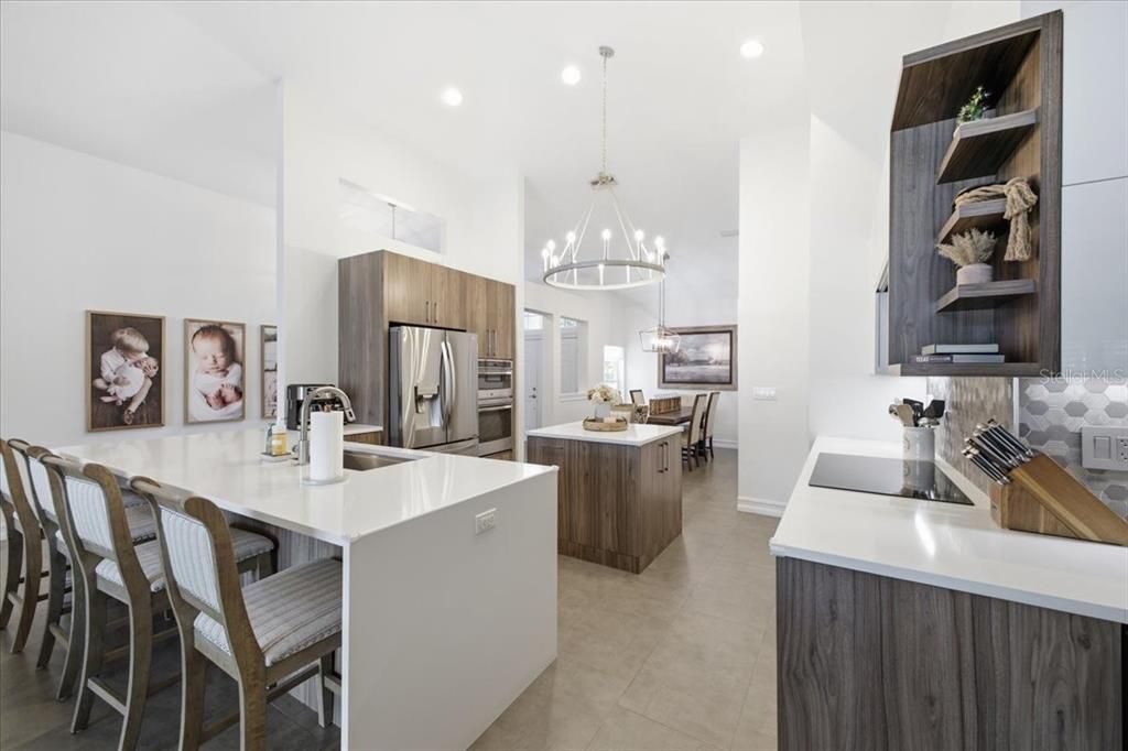 En Venta: $919,900 (4 camas, 3 baños, 2412 Pies cuadrados)