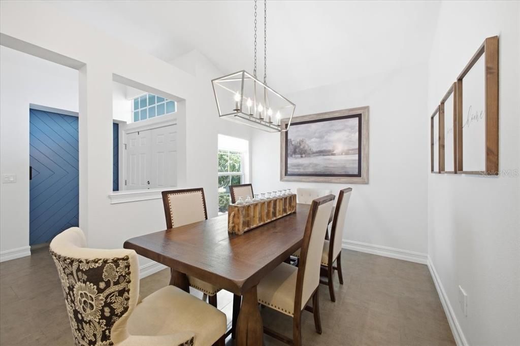 En Venta: $919,900 (4 camas, 3 baños, 2412 Pies cuadrados)