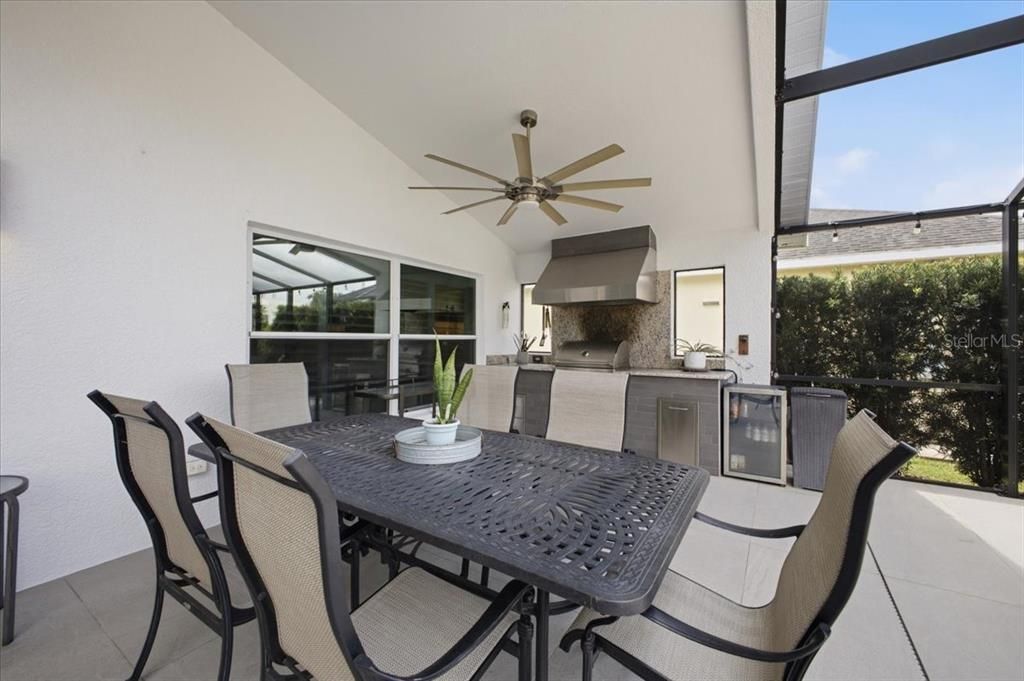 En Venta: $919,900 (4 camas, 3 baños, 2412 Pies cuadrados)