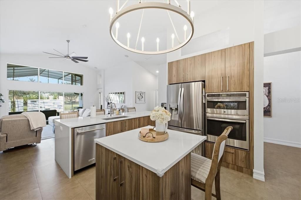 En Venta: $919,900 (4 camas, 3 baños, 2412 Pies cuadrados)