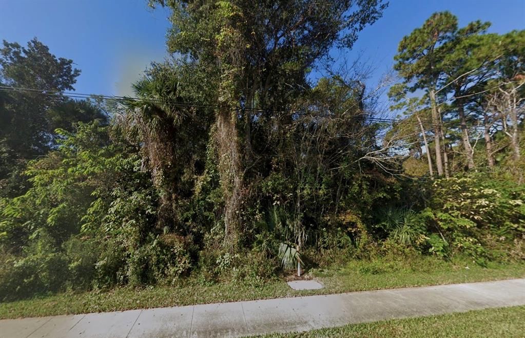 For Sale: $199,999 (0.92 acres)