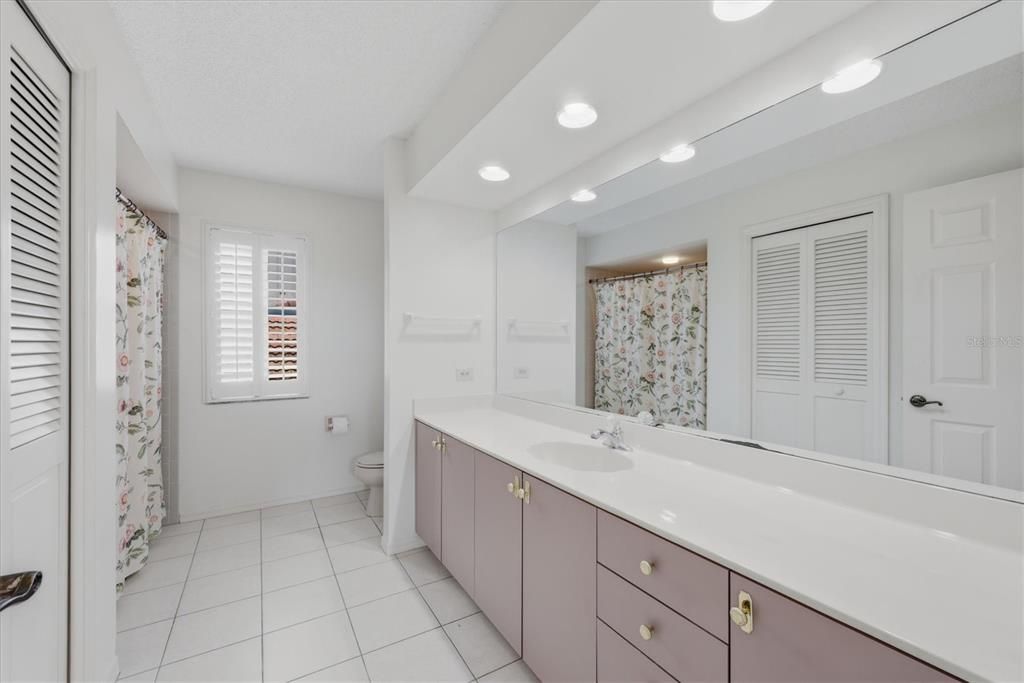 For Sale: $885,000 (3 beds, 3 baths, 3173 Square Feet)