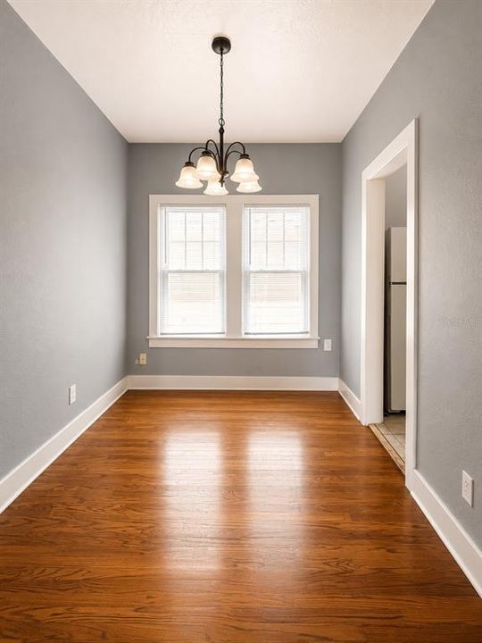 Active With Contract: $2,150 (2 beds, 1 baths, 980 Square Feet)