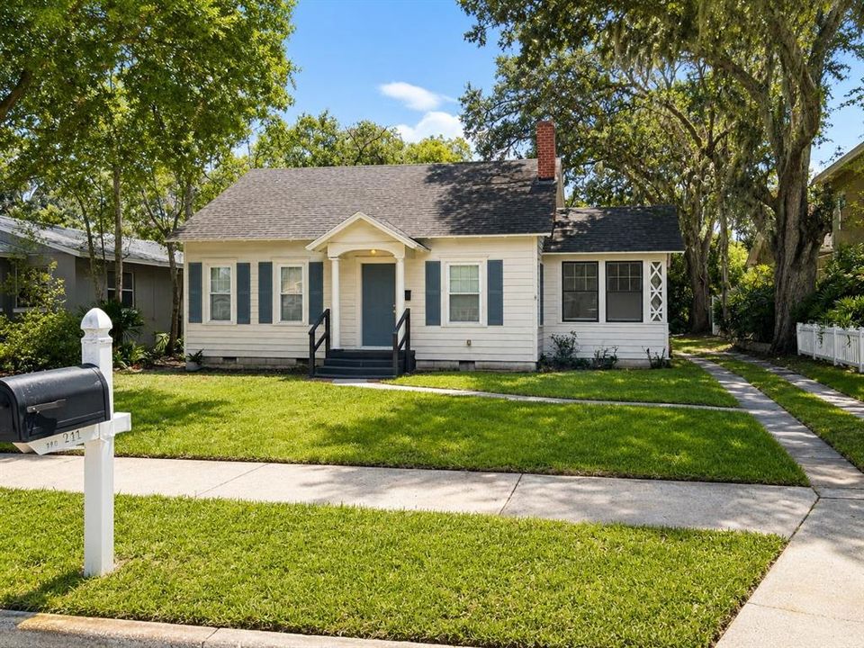 Active With Contract: $2,150 (2 beds, 1 baths, 980 Square Feet)
