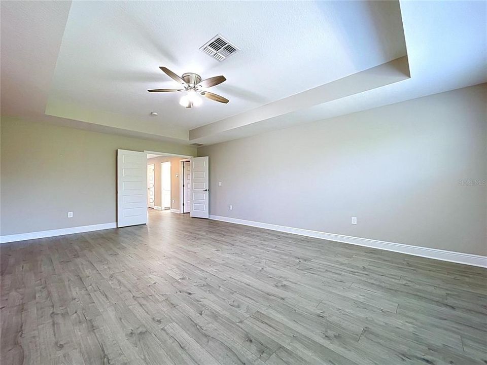 En Venta: $615,000 (5 camas, 3 baños, 3316 Pies cuadrados)